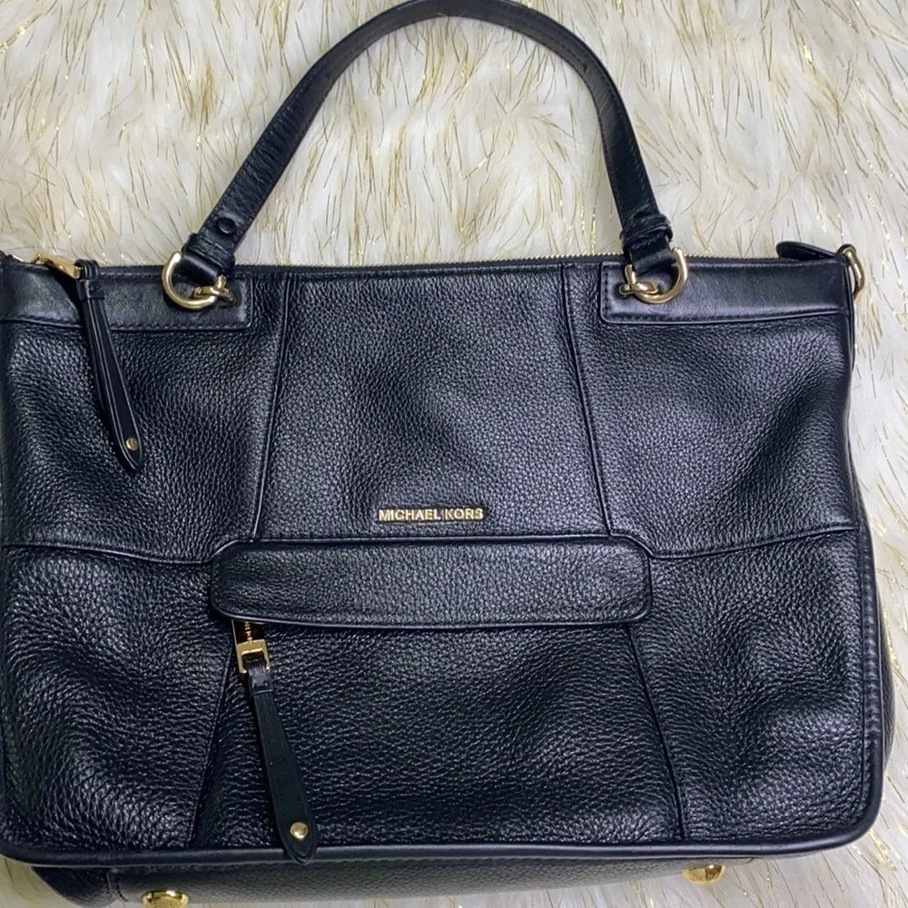 Michael Kors - Black Pebbled Leather Medium Bag